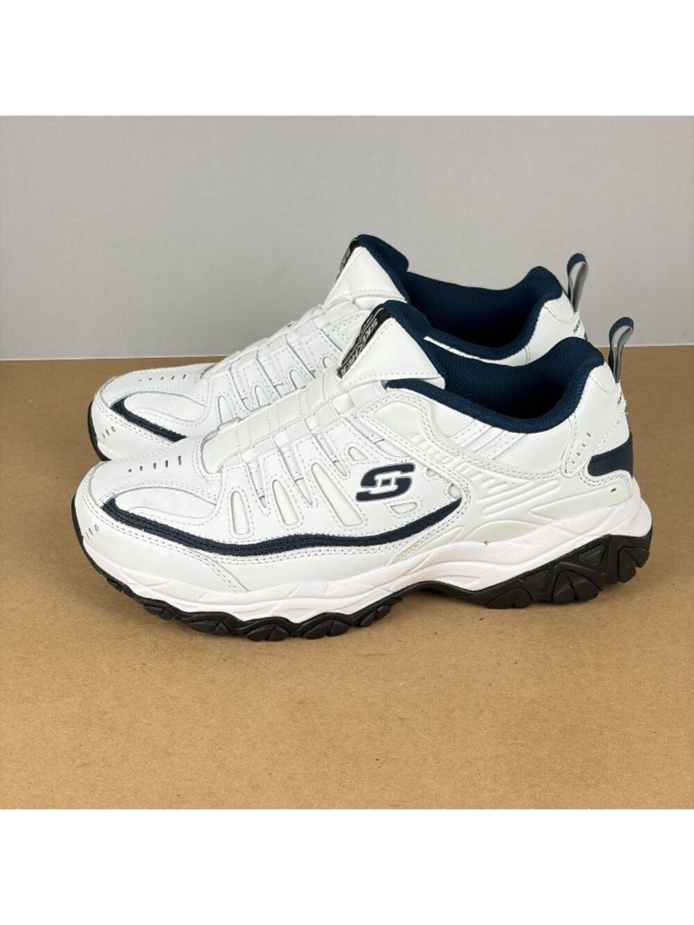 Skechers Afterburn Leather Athletic Shoes Mens 9 White Navy Blue Laceless